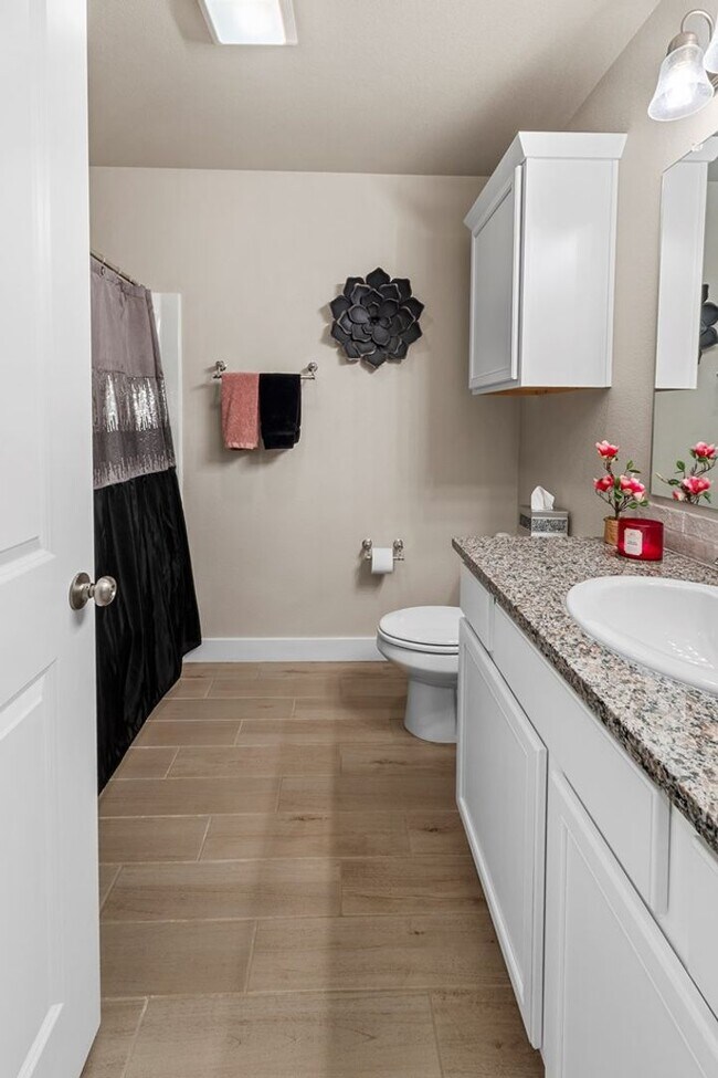 Building Photo - Fully Furnished