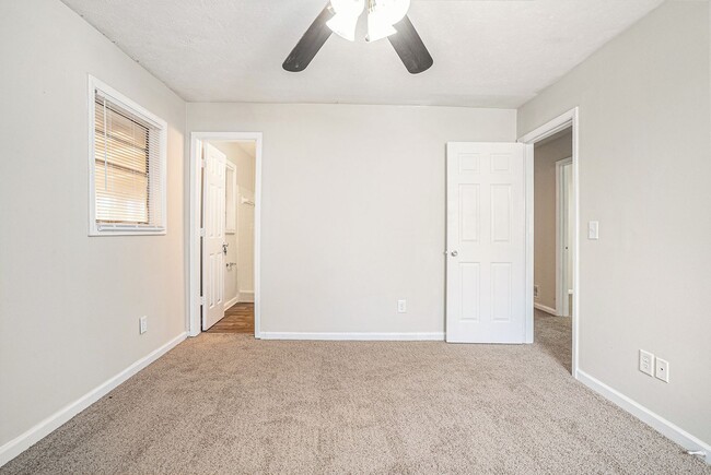 Building Photo - 529 Martindale Ct