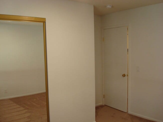 Building Photo - Rock Springs I Condo - Upper Unit