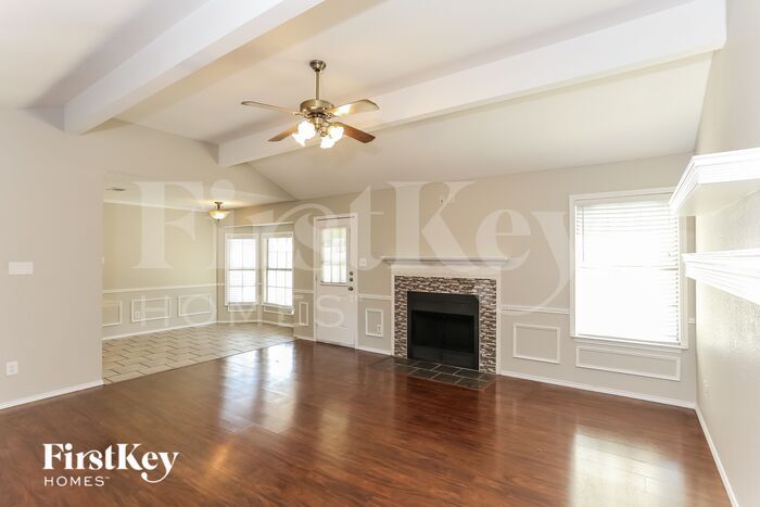 Building Photo - 1110 Valley Branch Dr