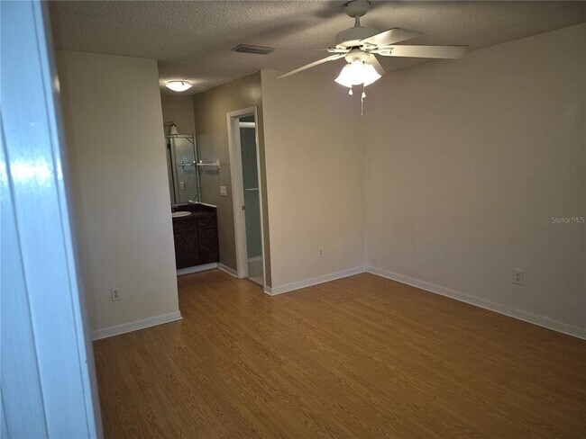 Building Photo - 9802 Riverview Dr