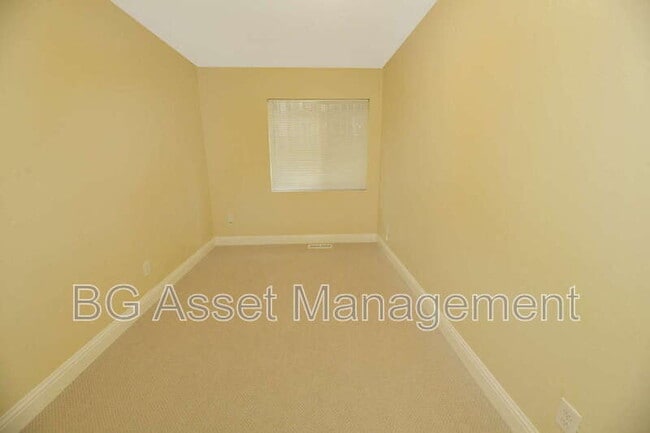 Building Photo - 3830 Twin Oaks Way
