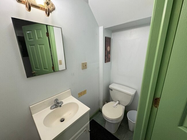 Building Photo - 3 Bedroom 1.5 Bathroom Available in Lancaster