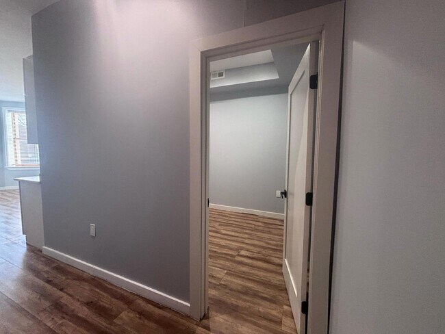 Building Photo - 1621 1st St NW