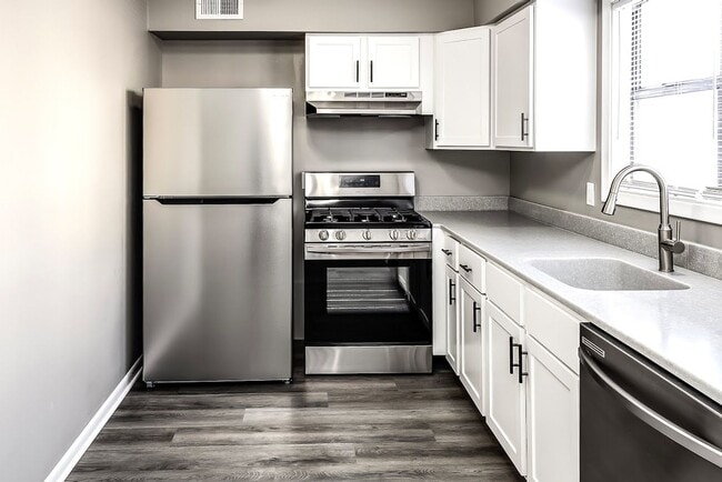 Building Photo - Beautiful 1-Bedroom Apartment Home with large balcony!