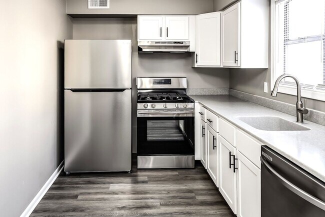 Building Photo - Full Renovated 1-bedroom apartment home with large balcony!