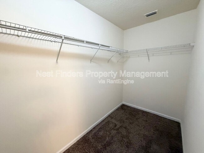 Building Photo - 8118 Meadow Walk Ln