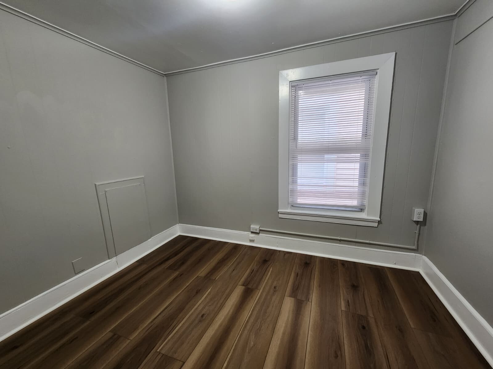 Building Photo - 202 Hallock Ave