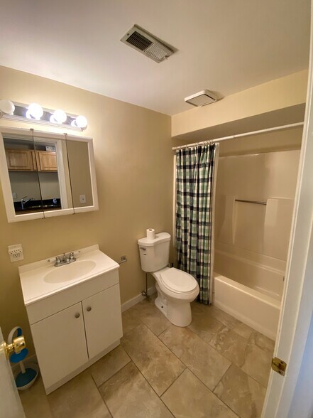 Building Photo - 382 Dorchester St