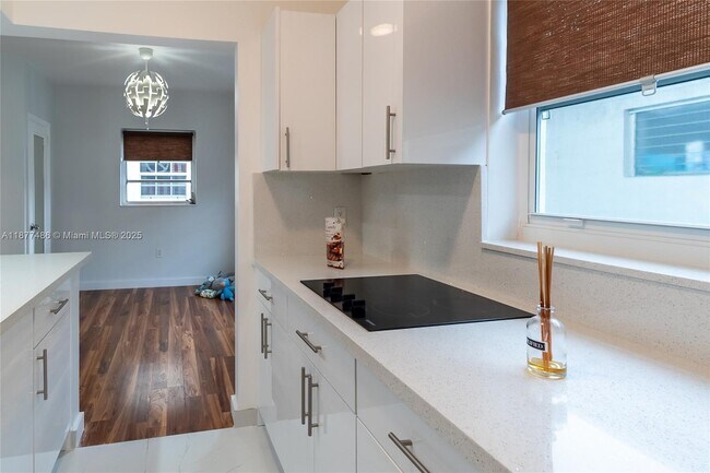 Building Photo - 1205 Marseille Dr