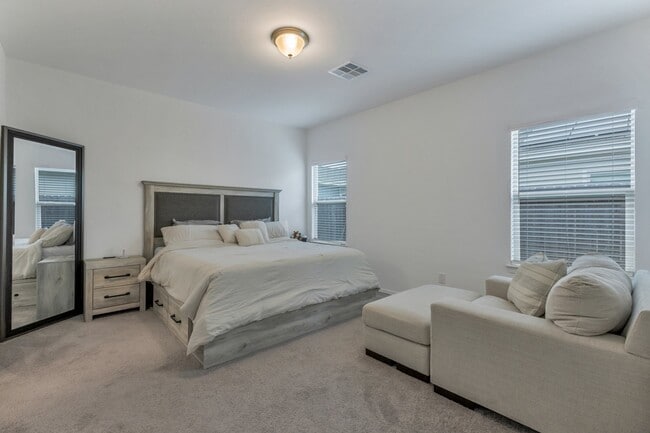 Building Photo - 16751 Rover Ln