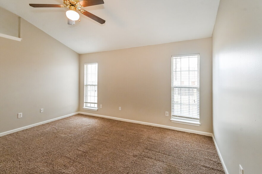Building Photo - 7395 Bridle Cove