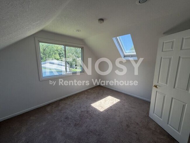 Building Photo - Availablae July 1st 4 Bedroom 2 Bath Single Family Home in Rochester
