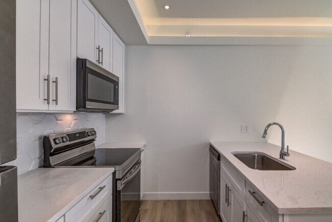 Building Photo - 3265 Fairfax St