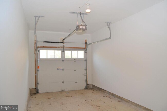 Building Photo - 43840 Hickory Corner Terrace