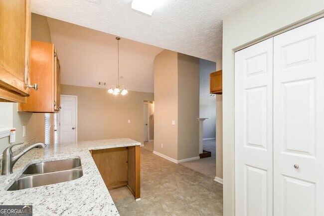 Building Photo - 1136 Oakwood Manor Ct