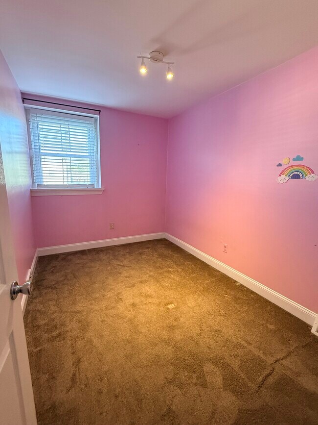 Building Photo - 3808 Ronnald Dr