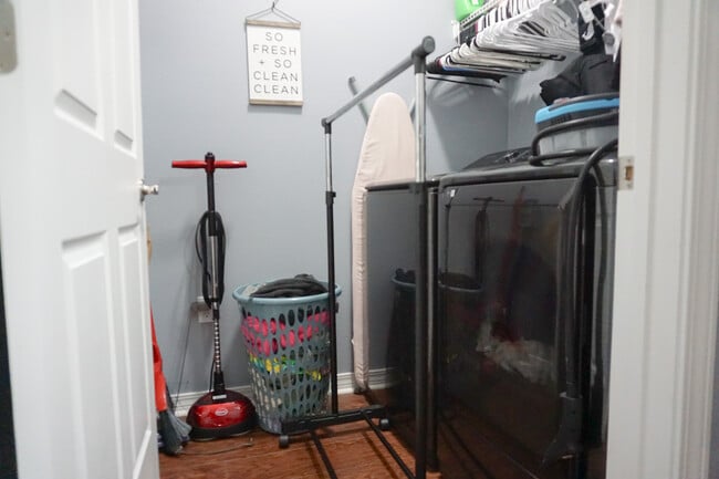 Building Photo - 212 Ladue Ave