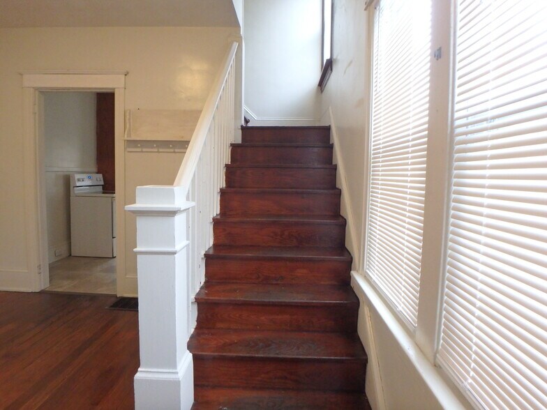 Building Photo - 117 N Montour St