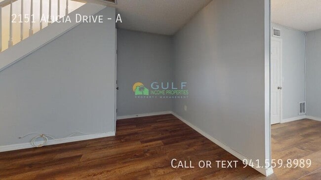 Building Photo - 2151 Alicia Dr