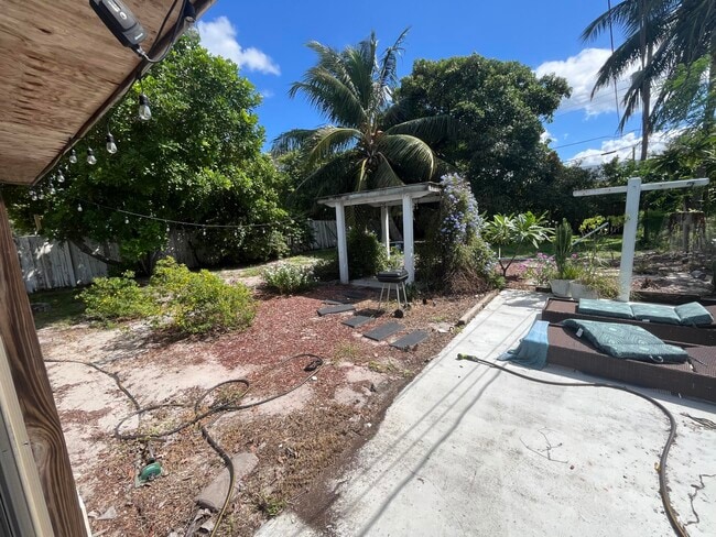 Building Photo - 334 Anderson Rd