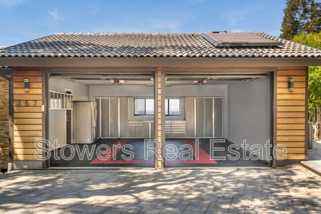 Building Photo - 357 La Casa Via
