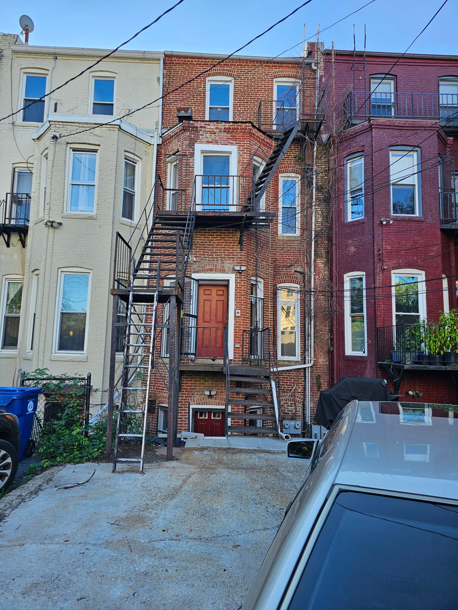 Two-Car Parking Space in Rear - 1919 Saint Paul St