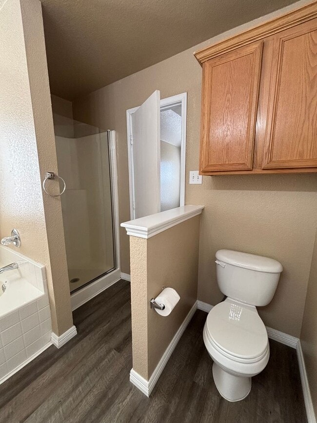 Building Photo - 525 Bretts Way