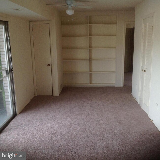 Building Photo - 2025 N Lincoln St