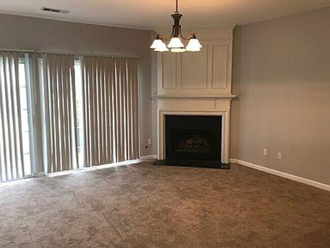 Building Photo - 76 Highoak Dr
