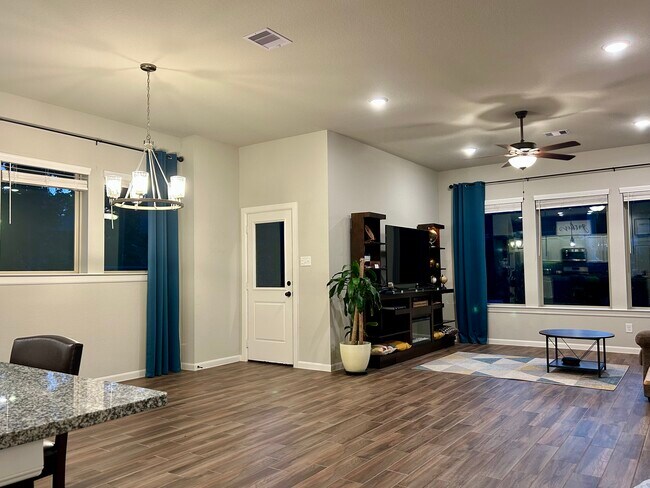 Building Photo - 322 Fanpalm Ct