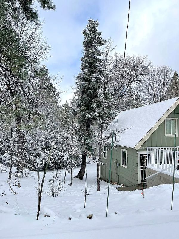 Building Photo - 2418 Fir Dr