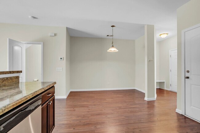 Building Photo - 3 Bedroom 2.5 Bathroom Townhome in Richmon...