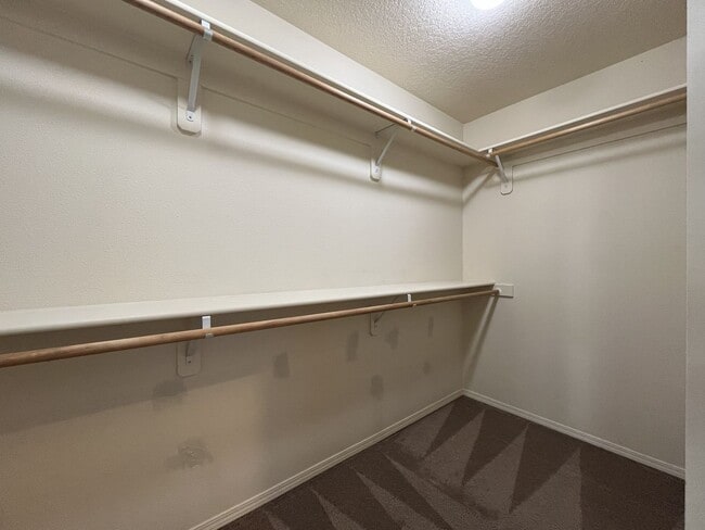 Building Photo - Charming 3-Bed, 3-Bath Home with Bright Ki...