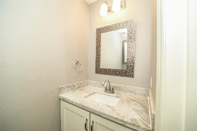 Building Photo - 3514 Clearview Cir