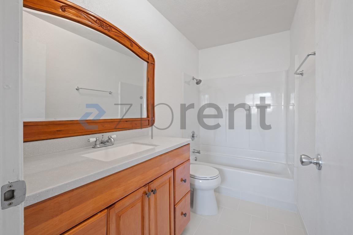 Building Photo - 417 1st St