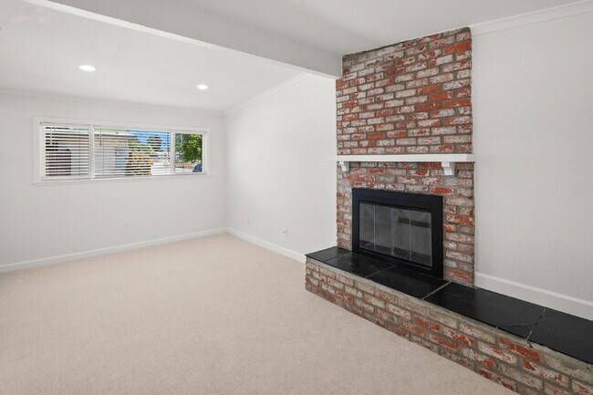 Building Photo - Welcome to your rare gem, dream home in Clairemont, San Diego!