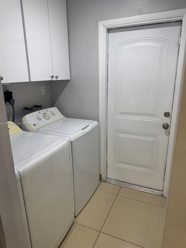 Building Photo - 7541 Miramar Pkwy