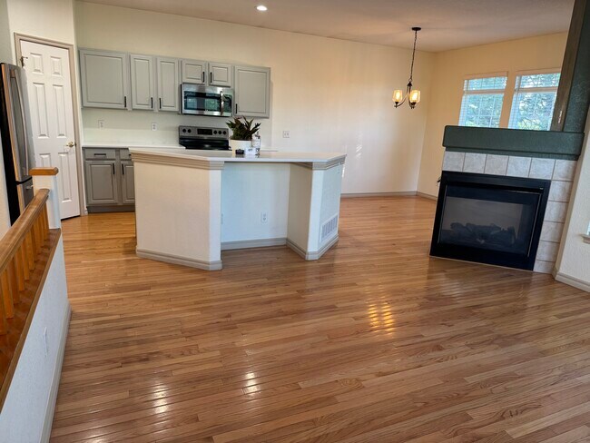 Building Photo - 3000 E 112th Ave