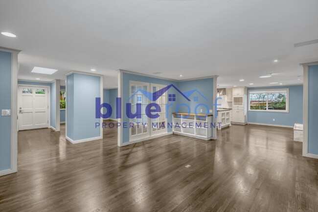 Building Photo - 8045 SW West Slope Dr