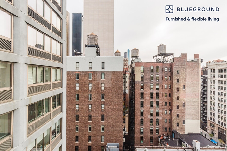 Building Photo - 160 W 24 St