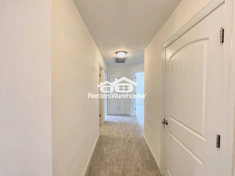 Building Photo - 1713 Sparrow Rd