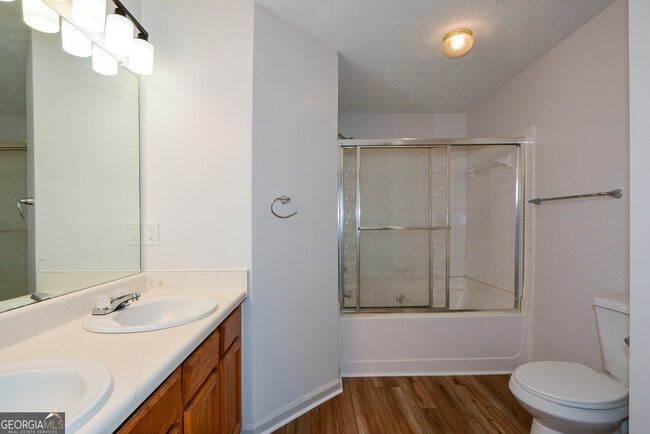 Building Photo - 5460 Hampton Ct