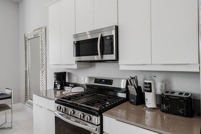 Building Photo - 7760 Sandy Ridge Dr