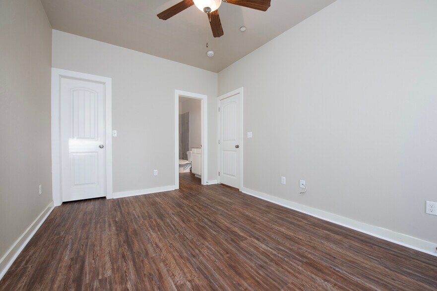 Building Photo - 5219 Oakwood Villas Ct