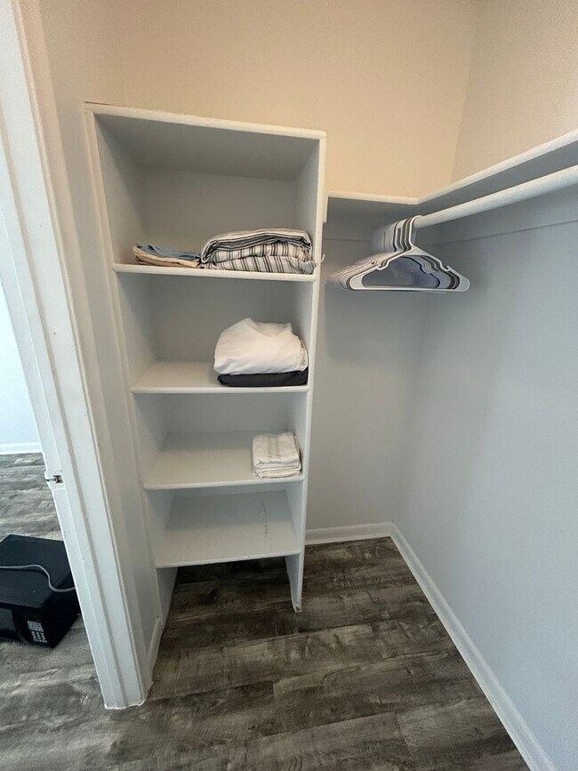 Building Photo - Now Leasing: 1-bedroom and 1.5 bath condo ...