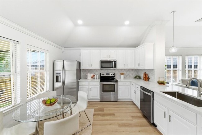 Building Photo - 19209 Sunken Creek Pass