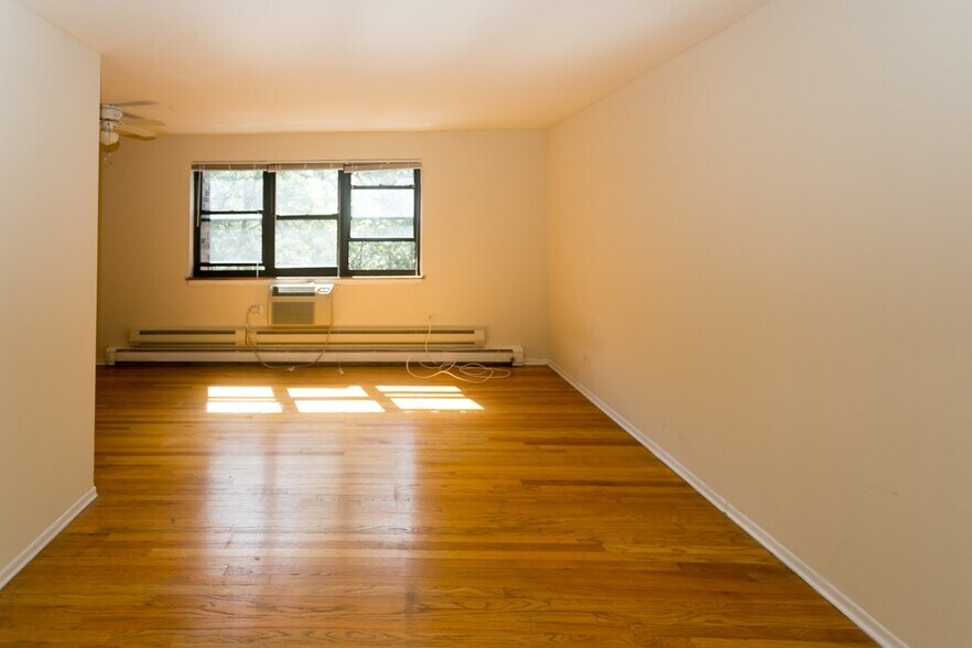 Building Photo - 665 W Wrightwood Ave