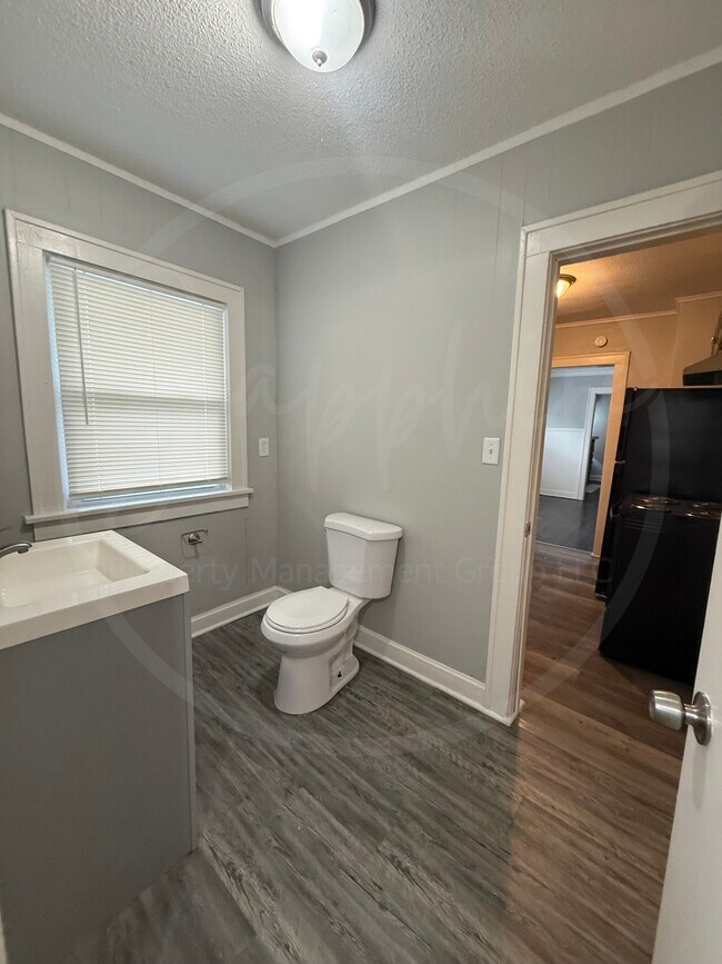 Building Photo - 5410 Euclid Ave E