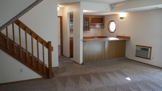 Building Photo - 4 Bed, 3 Bathroom House with Fenced in Bac...